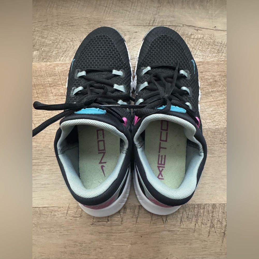 Nike Black and White Athletic Shoes - Picture 3 of 5
